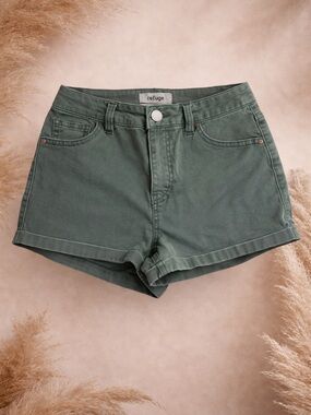 Refuge Size 0 Juniors Olive Green Color Zip-Up Short Shorts